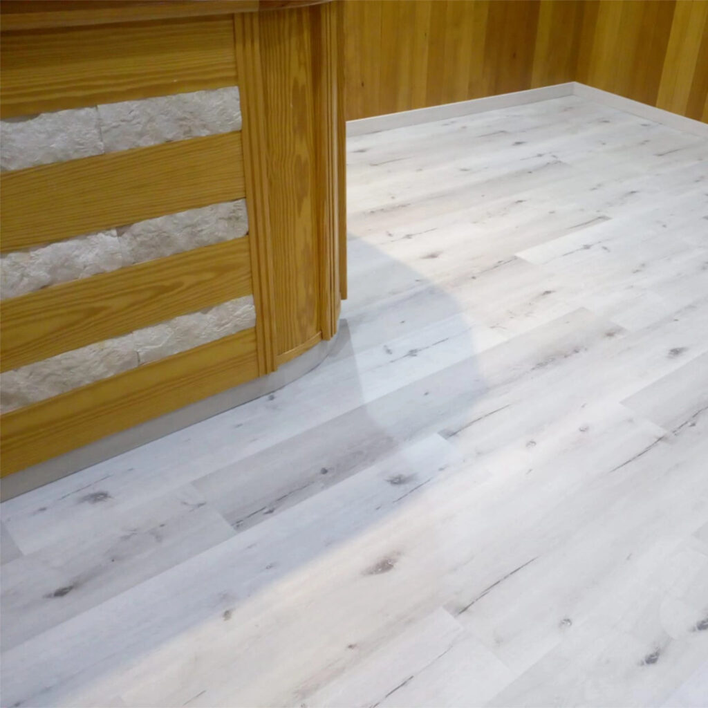 Suelos Vinílicos SPC de alta resistencia con acabado madera, modelo Londres colección C-70 Nature Floor