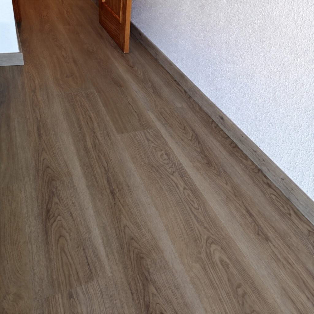 Suelos Vinílicos SPC de alta resistencia con acabado madera, modelo Sevilla colección C-70 Nature Floor