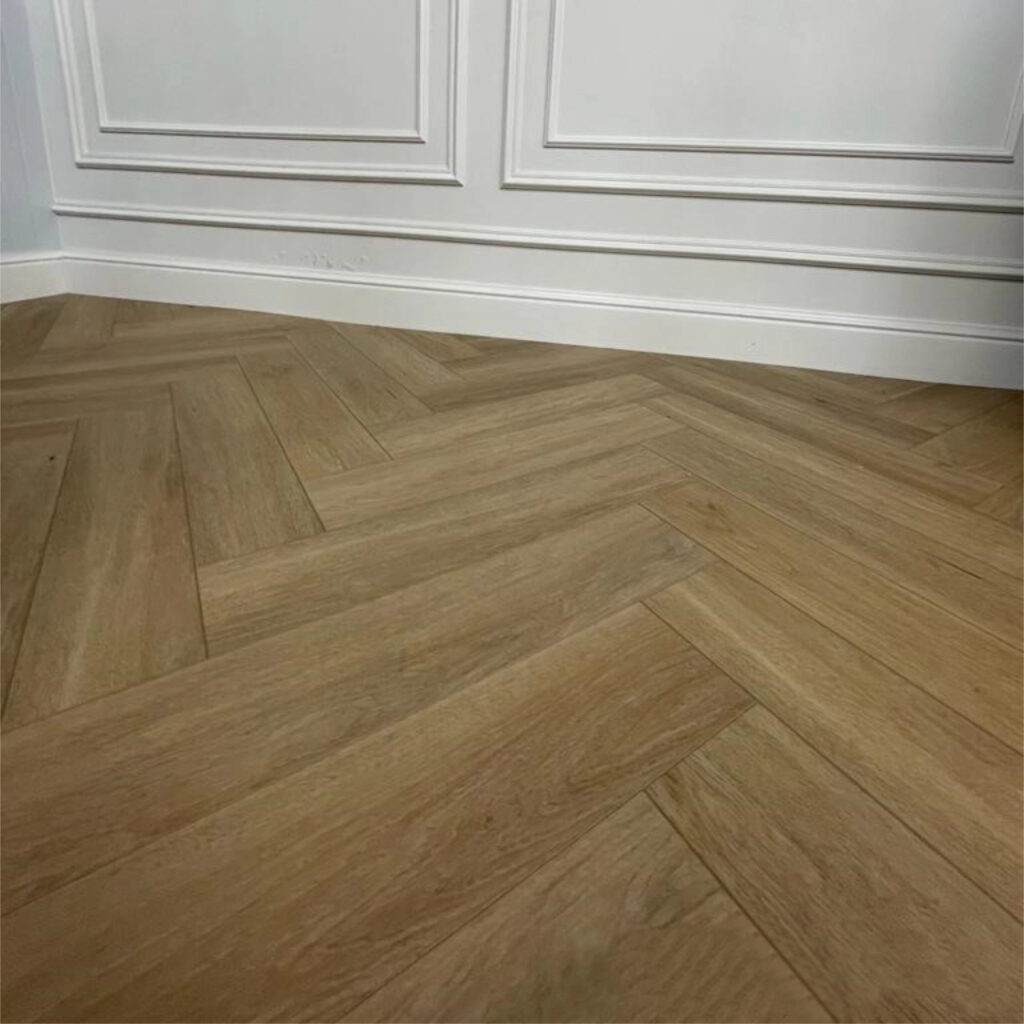 Suelos Vinílicos SPC Premium acabado madera en espiga, colección Herringbone Nature Floor