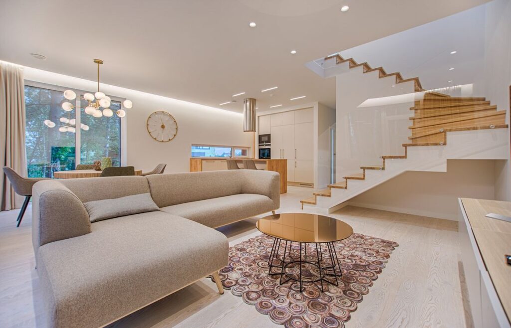 Cómo combinar el suelo con paredes y mobiliario en decoración